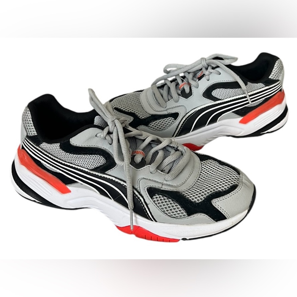 Puma Surp men’s 8.5 white, gray and orange lace up low top sneakers